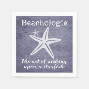 Beachologie die op een stervispapieren servkin wis servet