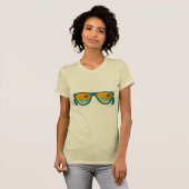 Beachy Illustrated Sunset Vacation Sunbril T-shirt (Voorkant volledig)