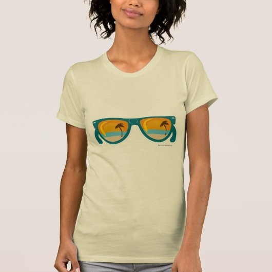 Beachy Illustrated Sunset Vacation Sunbril T-shirt (Voorkant)