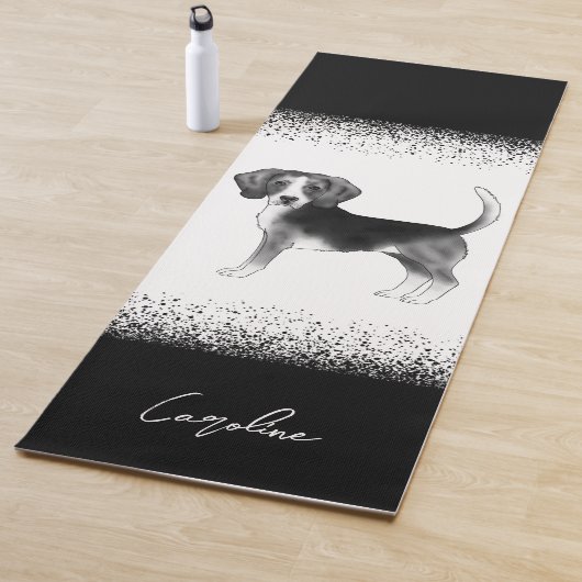 Beagle Dog Design in zwart-wit met tekst Yogamat (In situ)