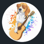 Beagle Dog die zonnebrillen draagt Ronde Sticker<br><div class="desc">Beagle Dog die zonnebrillen draagt die een akoestisch gitaarklinker draagt gitarist Gezinsontwerp Gift Classic Round Sticker Classic Collectie.</div>