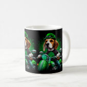 Beagle Dog fiets St. Patrick's Day Koffiemok (Voorkant rechts)