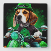 Beagle Dog fiets St. Patrick's Day Vierkante Klok (Voorkant)