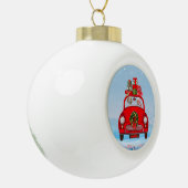 Beagle Dog in auto met kerstman Keramische Bal Ornament (Links)