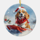 Beagle Dog in Sledge Laat het Sneeuw Kerstmis Keramisch Ornament (Voorkant)