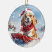 Beagle Dog in Sledge Laat het Sneeuw Kerstmis Keramisch Ornament (Links)