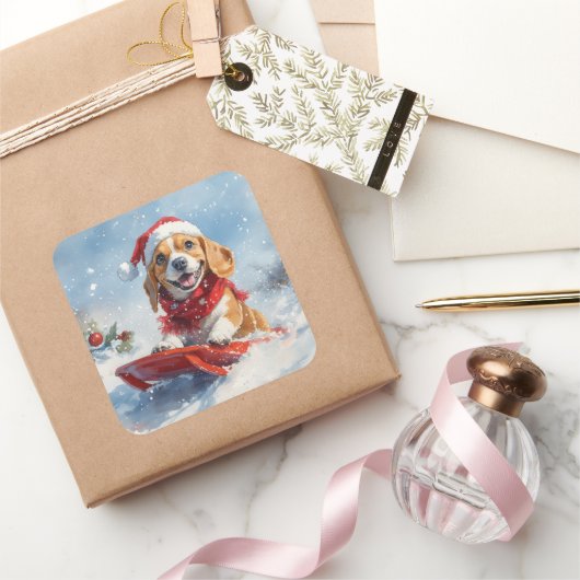 Beagle Dog in Sledge Laat het Sneeuw Kerstmis Vierkante Sticker (Geschenken)
