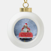 Beagle Dog in sneeuw, met kersttruck Keramische Bal Ornament (Voorkant)