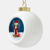 Beagle dog met kerstcadeaus keramische bal ornament (Rechts)