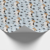 Beagle Dog Paw Print Pattern op Silver Blue Cadeaupapier (Hoek)