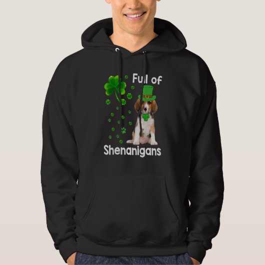 Beagle Dog vol met Shenanigans Leprechaun St Patri Hoodie (Voorkant)