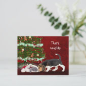 Beagle en stout kat kerst feestdagenkaart (Staand voorkant)