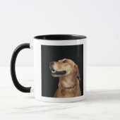 Beagle Golden Lab Mix kijkt naar de zijkant Mok (Links)