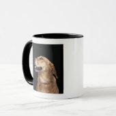 Beagle Golden Lab Mix kijkt naar de zijkant Mok (Voorkant links)