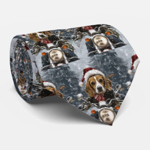Beagle-hond rijdt op motorfiets met Kerstmis Stropdas