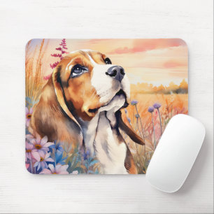 Beagle-hondenliefhebber met weide vol wilde bloeme muismat