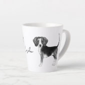 Beagle hondenontwerp in zwart-wit met naam latte mok (Rechterhoek)