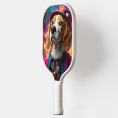 Beagle in een roze Pet Pickleball Paddle (Links)