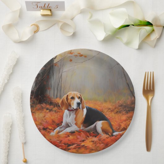 Beagle in herfst laat Herfst inspireren Papieren Bordje (Huwelijk)