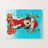 Beagle in sneeuw met kerstcadeaus legpuzzel (Horizontaal)