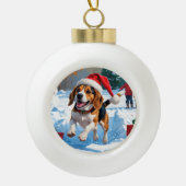 Beagle Kerstfeest Sneeuwscène Keramische Bal Ornament (Voorkant)