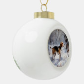 Beagle liet het sneeuwen Kerstmis Keramische Bal Ornament (Links)