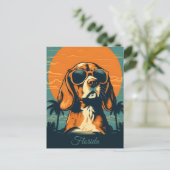 Beagle met zonnebril op een strand Custom Feestdagenkaart (Staand voorkant)