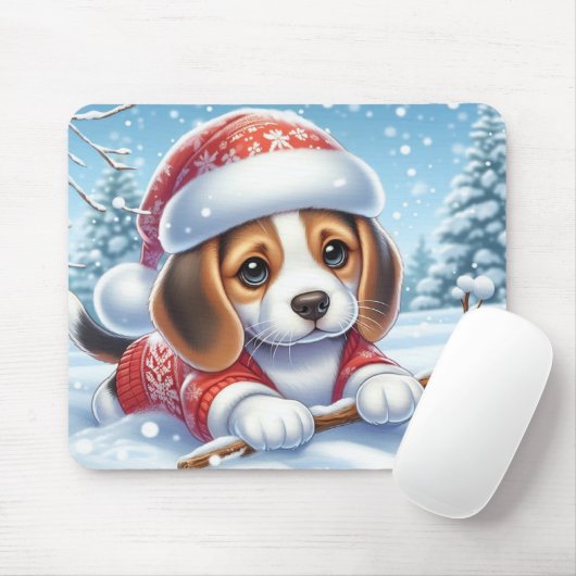 Beagle puppy in kerstoutfit genieten van de sneeuw muismat (Met muis)