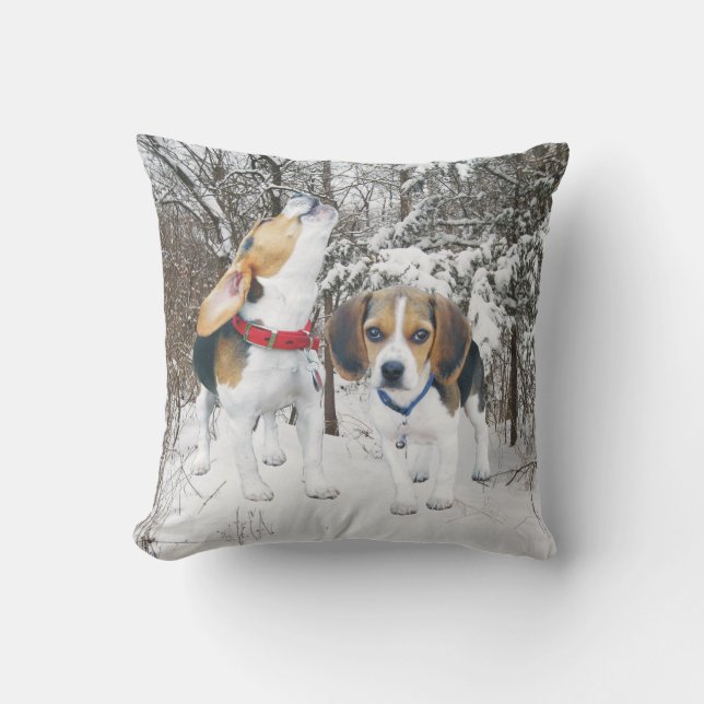 Beagle pups in Woodland Snow Pillow Kussen (Voorkant)
