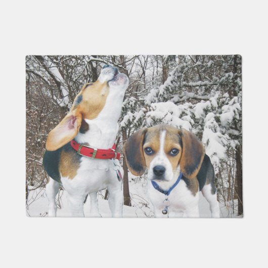 Beagle Pups Snowy Bossen Deurklep Deurmat (Voorkant)