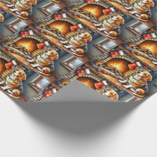 Beagle Sitting by Fireplace with Christmas Lights Cadeaupapier (Hoek)