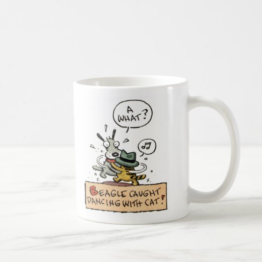 Beagle voorzichtig dansen met een kat koffiemok (Rechts)