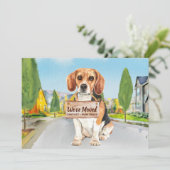Beagle we hebben nieuwe adreskop verplaatst aankondiging (Staand voorkant)