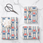 Beaker & Test Tube Science Geëerd Inpakpapier Vel<br><div class="desc">Papierplaten omsluiten met een schattige tekening van een reageerbuis en een bekerglas. Ideaal voor soorten wetenschap.</div>