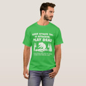 Bear Attackip Funny Camping Hiking Outr Adventure T-shirt (Voorkant volledig)