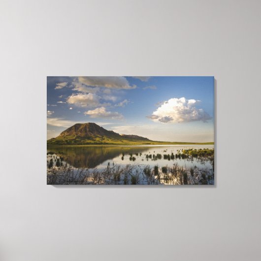 Bear Butte weerspiegelt in Bear Butte Lake nabij Canvas Afdruk (Voorkant)