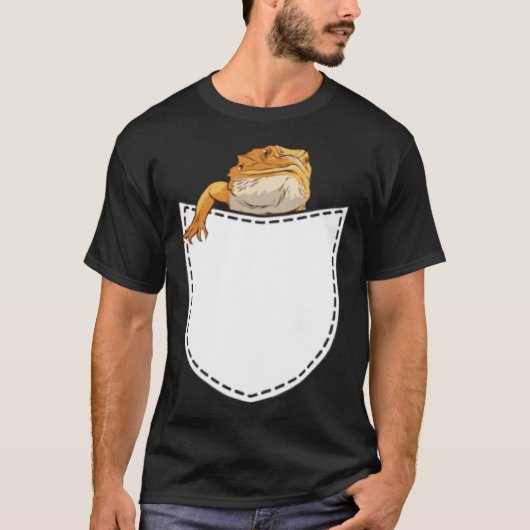 Beard Dragon in Artificial Chest Pocket Reptile Li T-shirt (Voorkant)