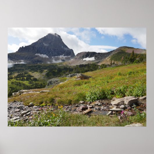 Bearhat Mountain en gletsjerrivier Poster (Voorkant)