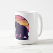 Bearly Awake – Grappig Retro Beer Sunset Design Koffiemok (Voorkant rechts)