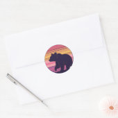 Bearly Awake – Grappig Retro Beer Sunset Design Ronde Sticker (Envelop)