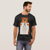 Bears Baby Bear Holding Eye Chart Artistic Opticia T-shirt (Voorkant volledig)