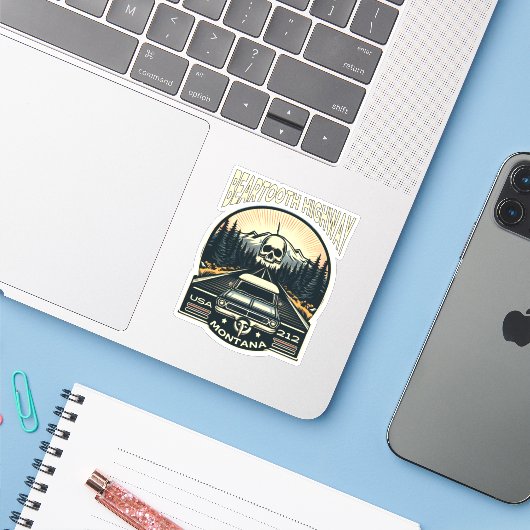Beartooth Highway 212 Montana Road Sticker (Laptop met iPhone)