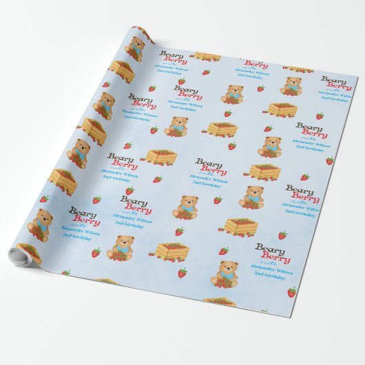 Beary Berry Schattige Blue Strawberry Cub Boy Cadeaupapier (Uitgerold)