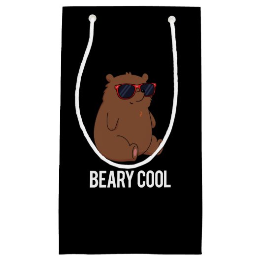 Beary Cool Funny Brown Beer Pun Dark BG Klein Cadeauzakje (Voorkant)