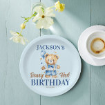 Beary eerste jongens verjaardag schattige teddy bl papieren bordje<br><div class="desc">Beary first boys verjaardagsfeestje servies gepersonaliseerde party borden,  waterverf schattige teddybeer gekleed in de broek en een boog stropdas met een blauw ballonfeestje borden blauw bruin en wit.</div>