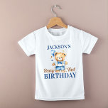 Beary first boys verjaardag foto rekwisieten gepri<br><div class="desc">Beary first boys verjaardagsfeestje servies gepersonaliseerd verjaardags t-shirt,  waterverf schattige teddybeer gekleed in een broek en een boog stropdas met een blauw ballon party fotoprop t-shirt</div>