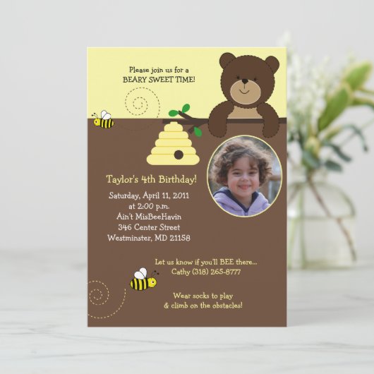 Beary Sweet Beer & Bee 5x7 Birthday Uitnodiging (Staand voorkant)