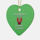 Beat helpt niet mensen. Wereld Aids Dag. Keramisch Ornament (Links)