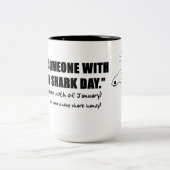 Beat Iemand met een Baby Shark Mok (Center)