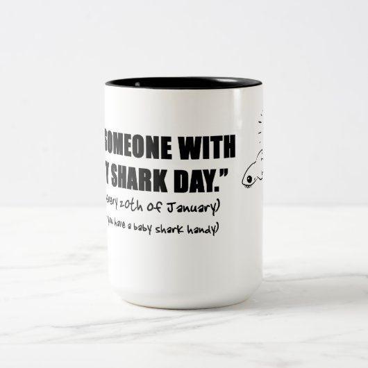 Beat Iemand met een Baby Shark Mok (Center)